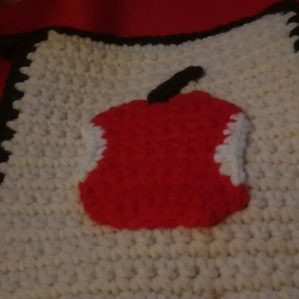 Holiday tablecloth,apron& pot holders